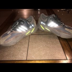 Yeezy boost 700 size 9